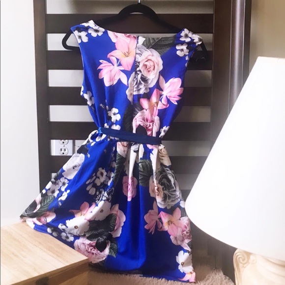 Beautiful floral dress - Picture 1 of 5